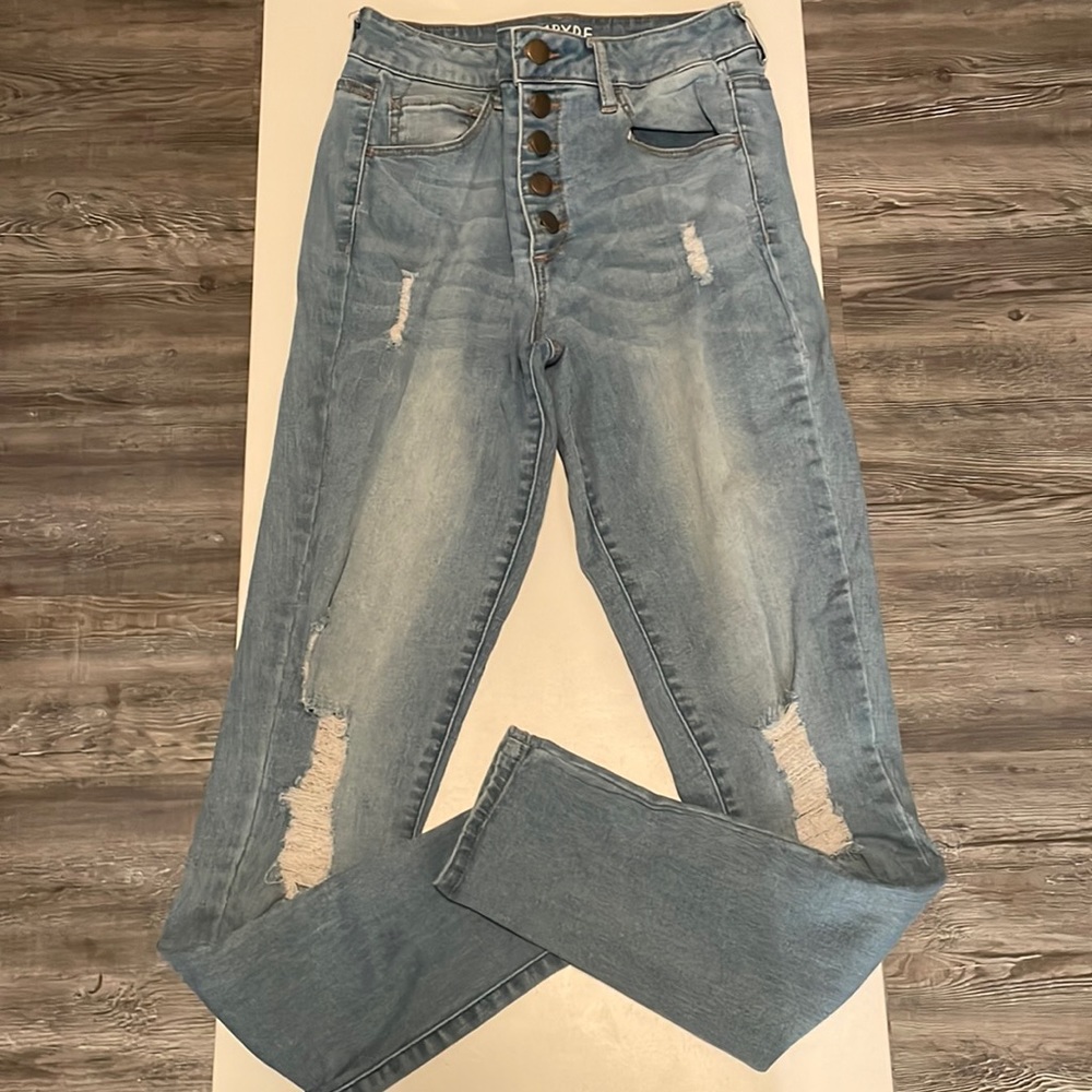 Button down distressed skinny jeans
